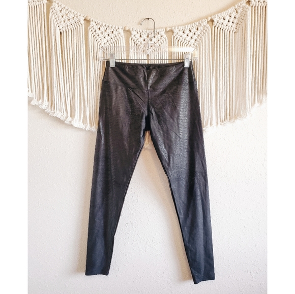 ONZIE Black Faux Leather Scaled Leggings S/M